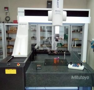 Máy đo CMM cũ Mitutoyo Crysta Apex S9106